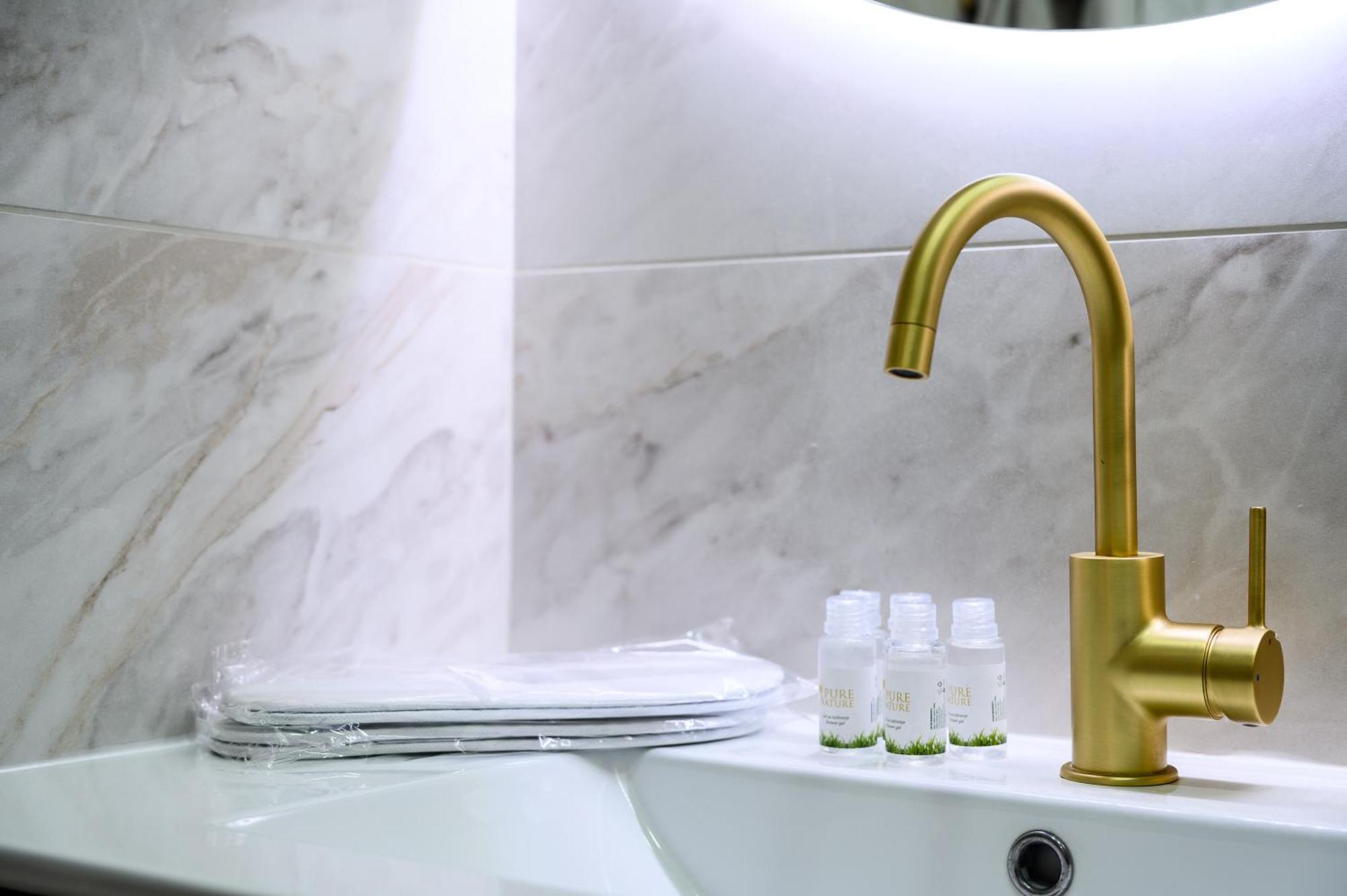 Urban Downtown Luxury Rooms And Suites Belgrado Quarto foto